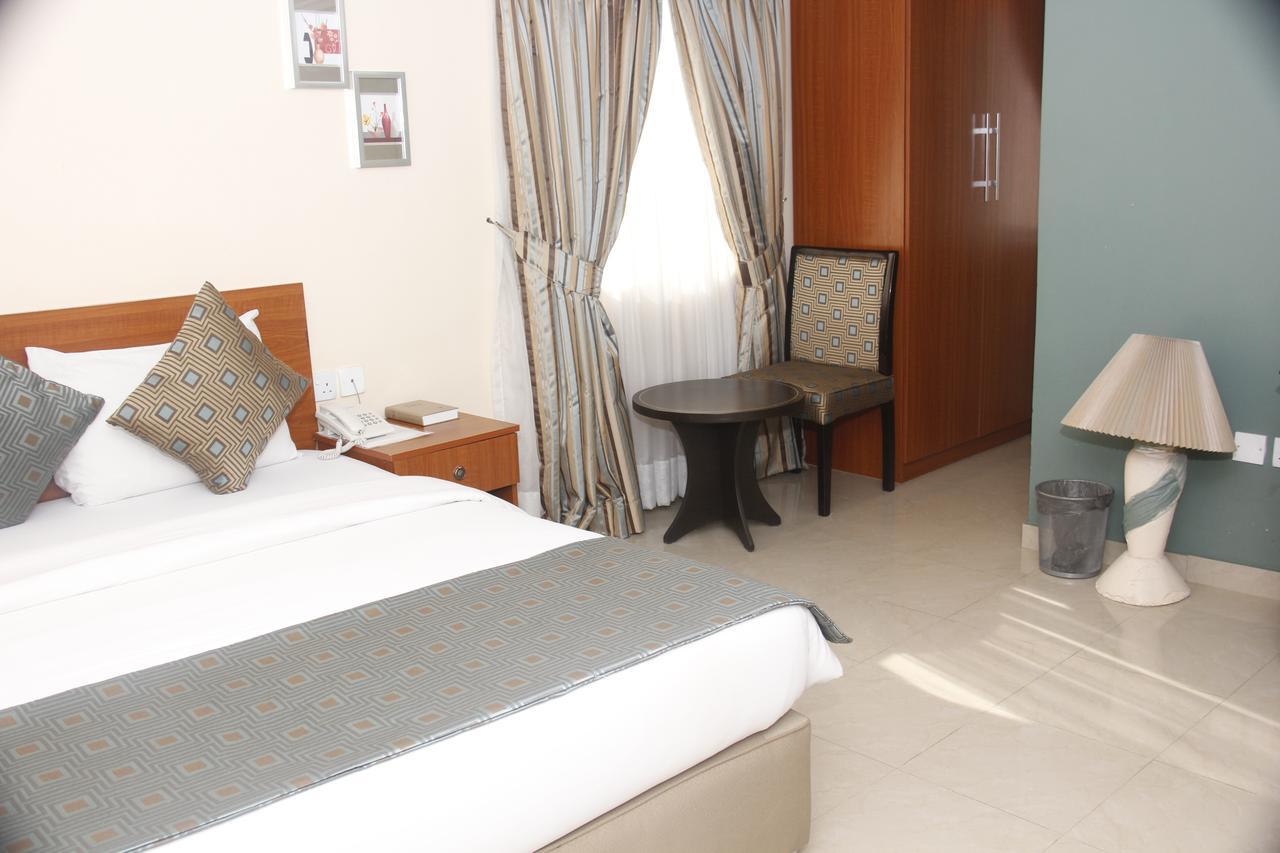 Crown Cottage Hotel Ikeja Exterior foto